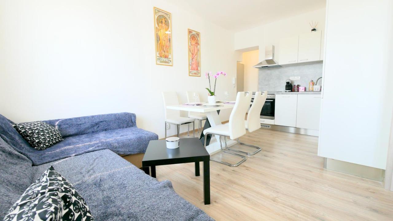 Apartman U Louckeho Klastera 2 Plus Kk 즈노이모 외부 사진