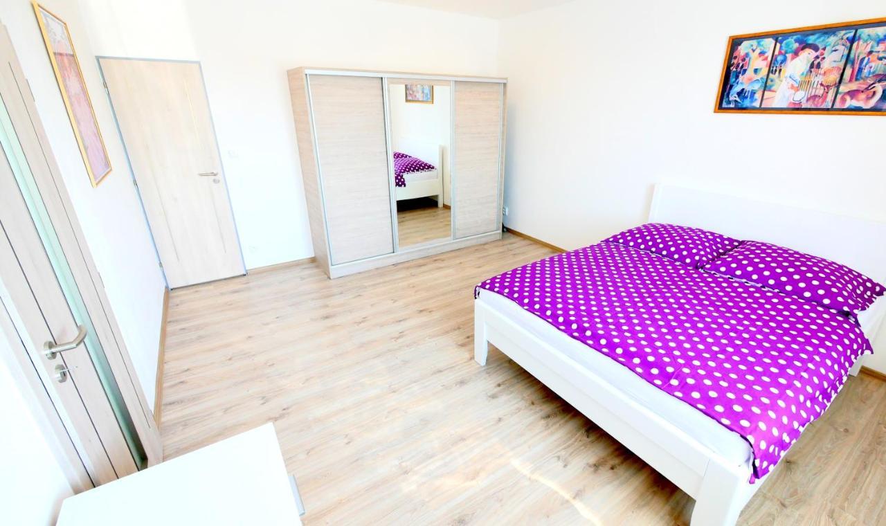 Apartman U Louckeho Klastera 2 Plus Kk 즈노이모 외부 사진