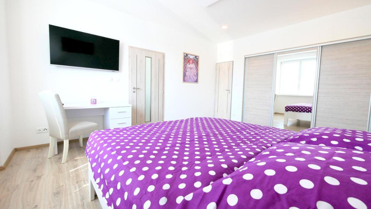 Apartman U Louckeho Klastera 2 Plus Kk 즈노이모 외부 사진