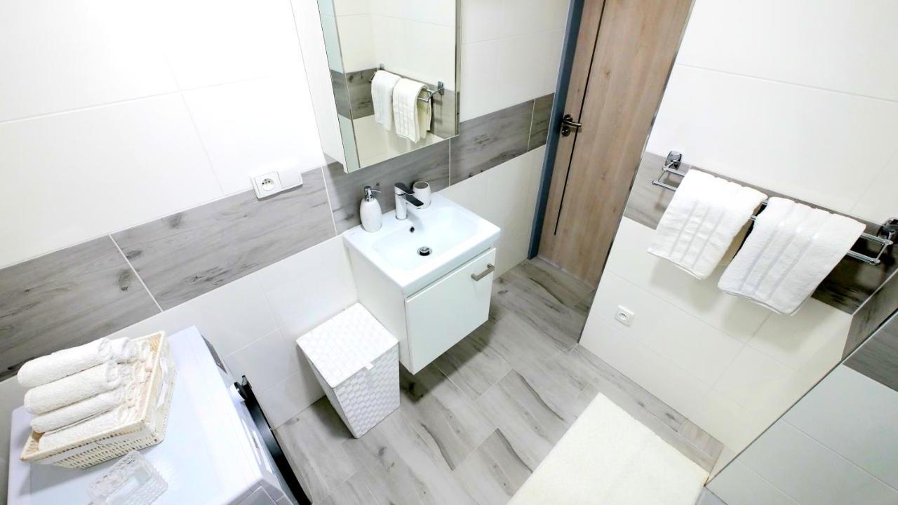 Apartman U Louckeho Klastera 2 Plus Kk 즈노이모 외부 사진