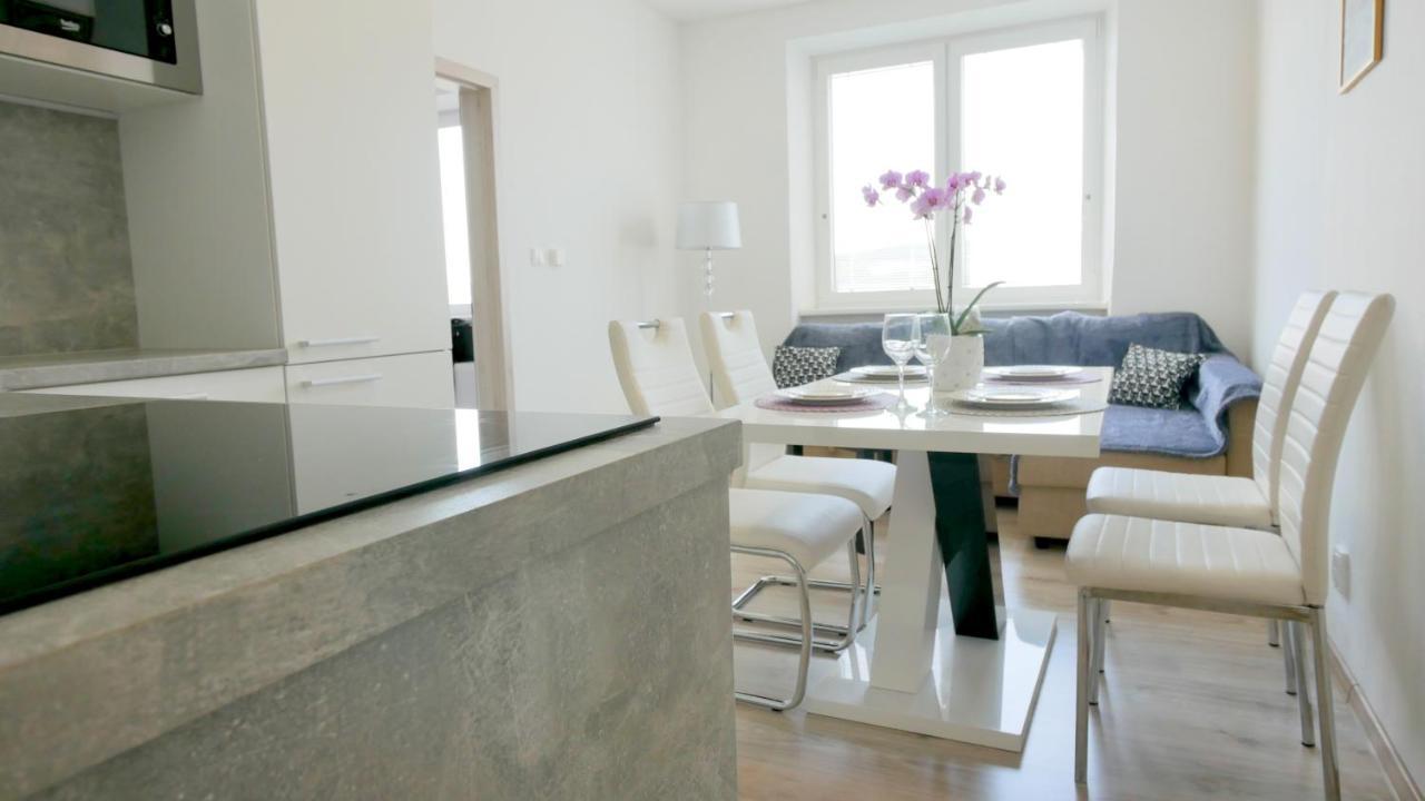 Apartman U Louckeho Klastera 2 Plus Kk 즈노이모 외부 사진
